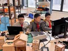 <strong>学校将原践课时进</strong>